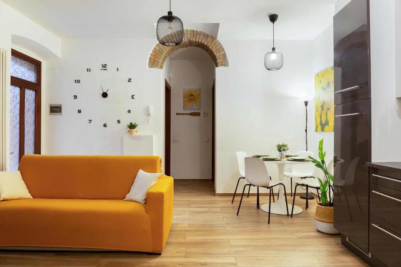 Como Centro Proprio Dietro L'Angolo Bagian luar foto
